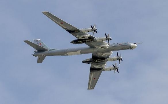РФ перебрасывает бомбардировщики на аэродром "Оленья": эксперт объяснил, зачем