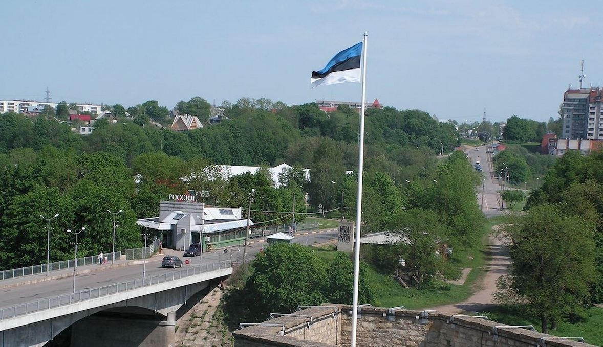Российские пограничники вторглись в воды Эстонии: подробности инцидента на Нарве