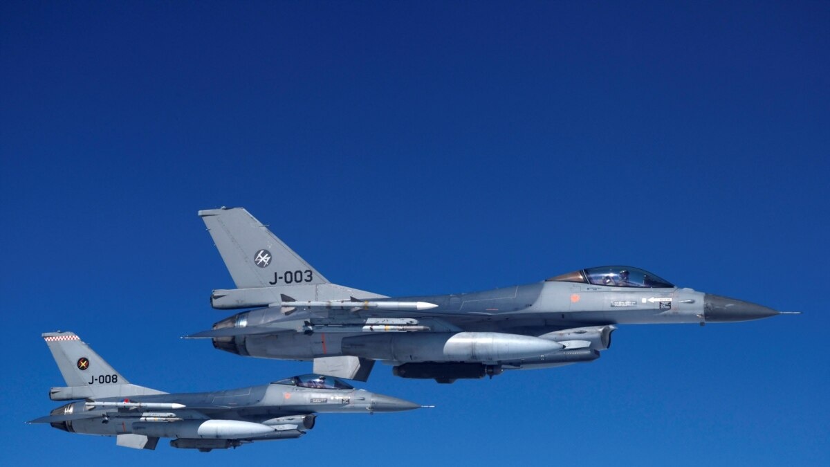 Первая группа украинских пилотов завершила обучение на самолетах F-16 в США