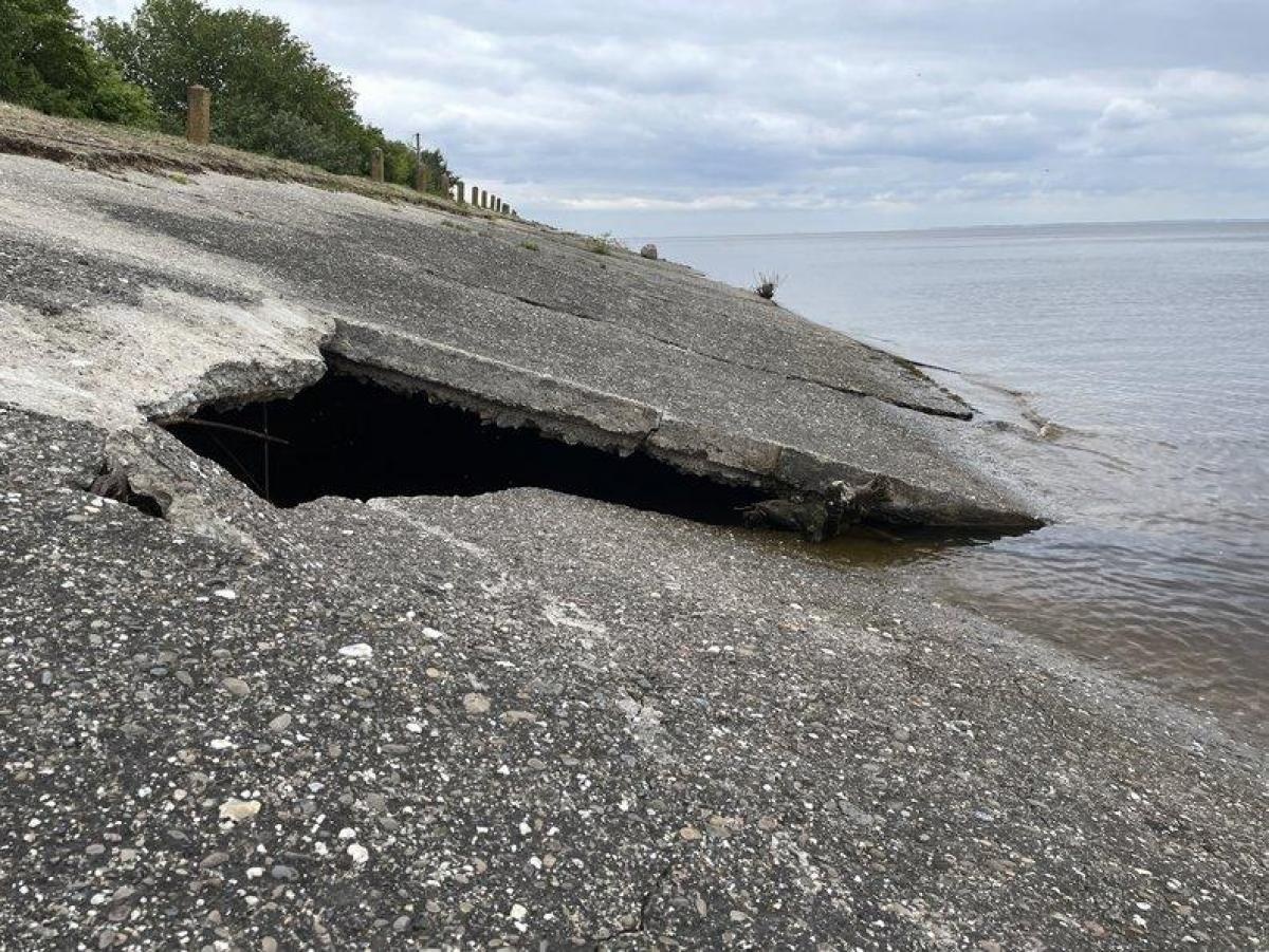 На Кременчуцькому водосховищі руйнується захисна дамба: у чому полягає загроза