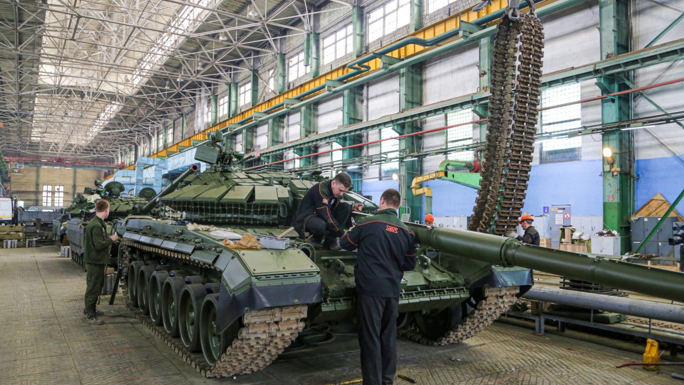 Россия переводит свою экономику на военные рельсы: что это значит