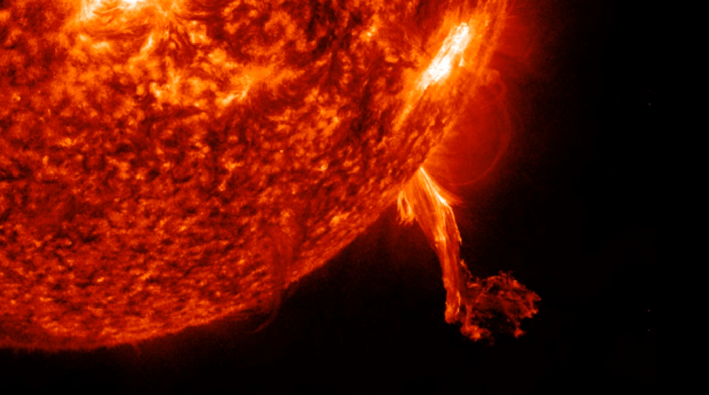 Мощная вспышка на Солнце вызвала отключение радиосвязи на Земле