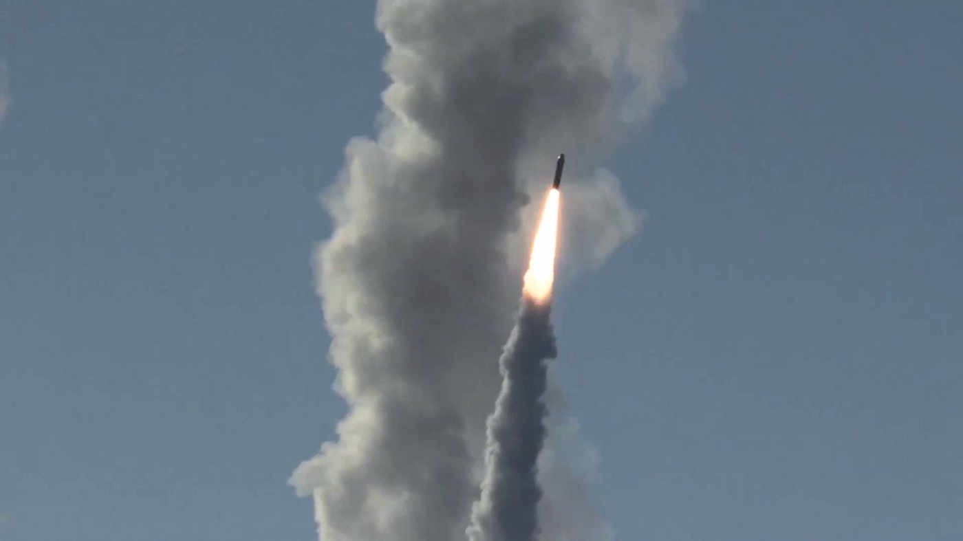 РФ приняла на вооружение баллистическую ракету "Булава"
