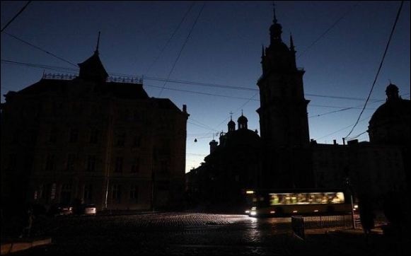 Без кондиціонерів та ліхтарів: в Україні обмежать вуличне освітлення