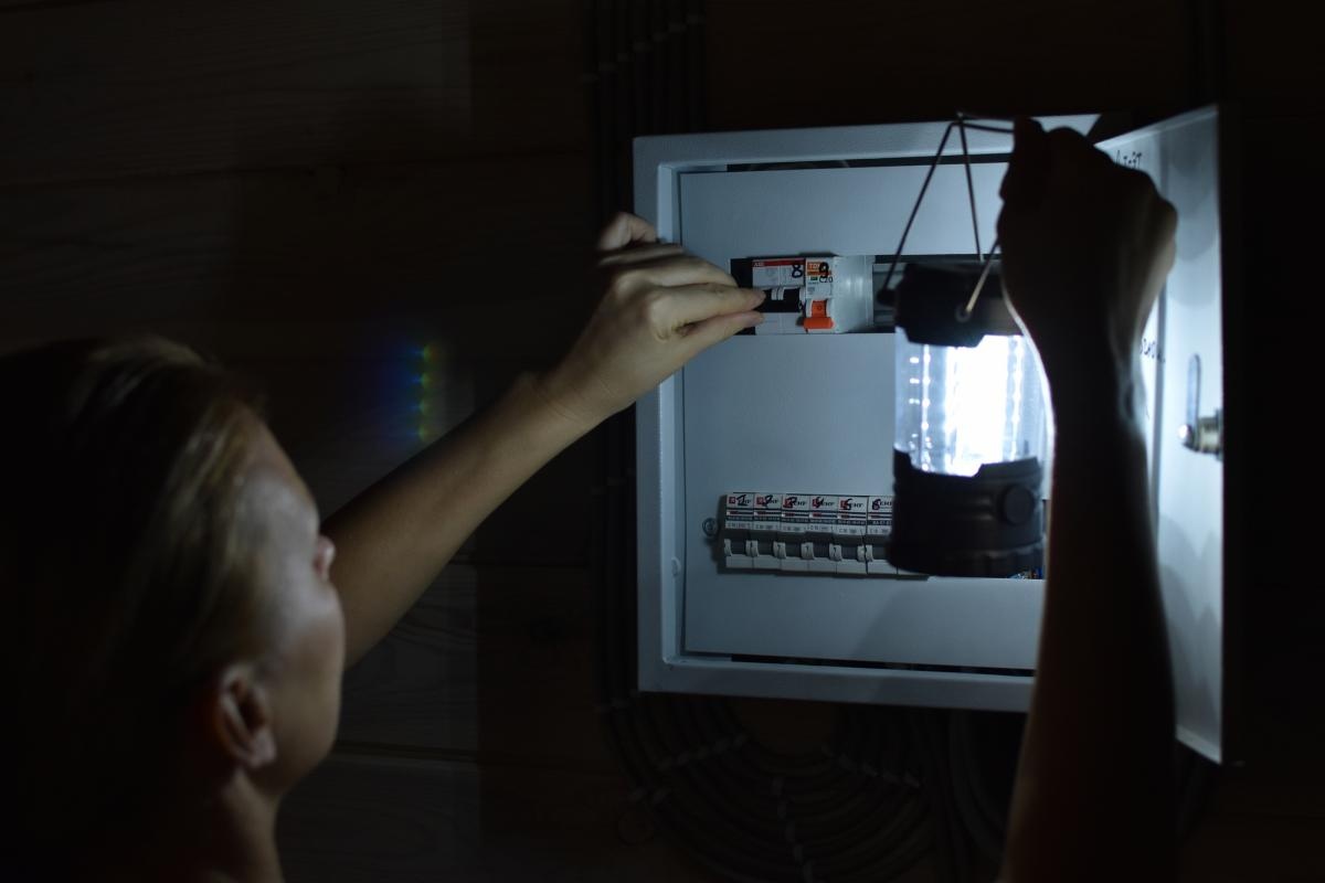 Зима без світла: на скільки годин у будинках вимикатимуть електроенергію