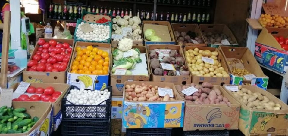 Несподівані наслідки санкцій: у Росії паніка через зупинку імпорту фруктів та овочів