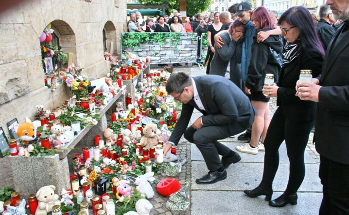 У Німеччині тисячі людей попрощалися з вбитою 9-річною українкою
