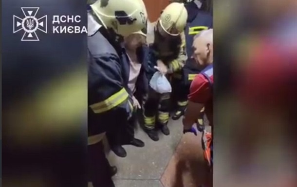 В Киеве в многоэтажке сорвался лифт, в котором ехала пенсионерка
