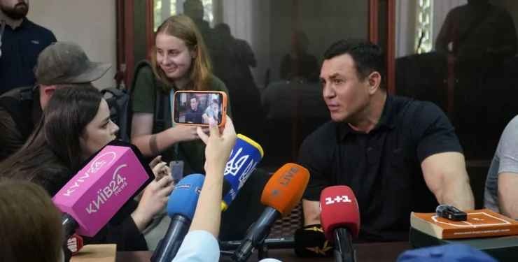 В Офісі генерального прокурора пояснили, чому на Тищенка не відразу одягли електронний браслет