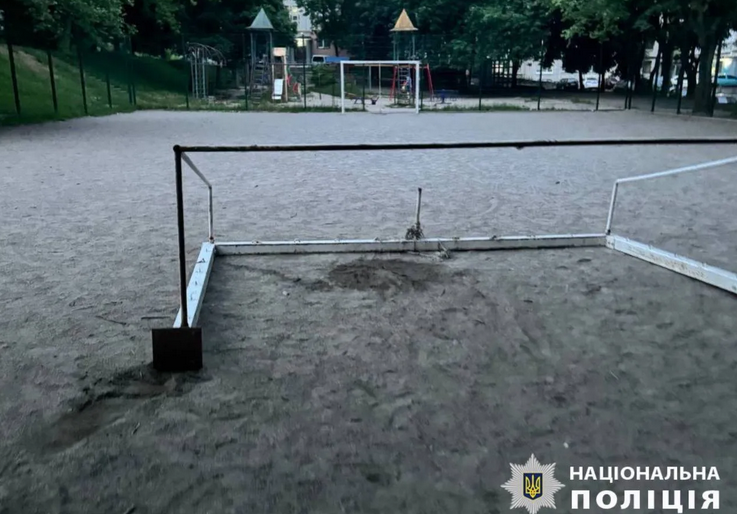 На Київщині футбольні ворота впали на 10-річного хлопчика: він у тяжкому стані