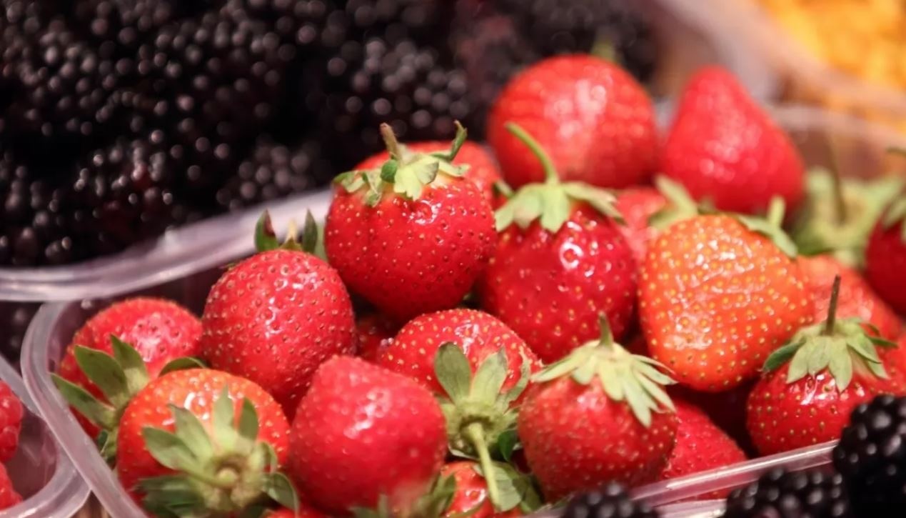 Аномальный сезон: цены на главные летние ягоды упали на 38%
