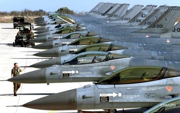 Нидерланды завершили оформление разрешения на экспорт в Украину истребителей F-16