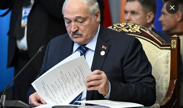 "Світ здригнеться", - Лукашенко заявив, що Білорусь кудись втягують