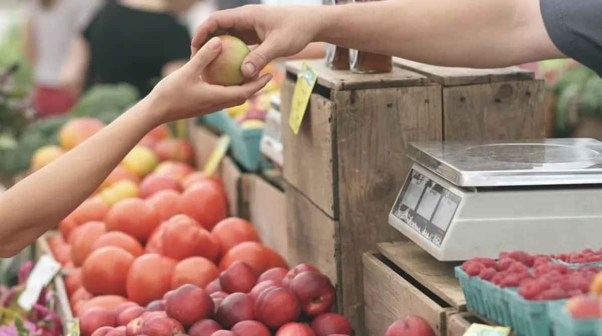 На сезонних ярмарках Києва заборонили продажу низки продуктів