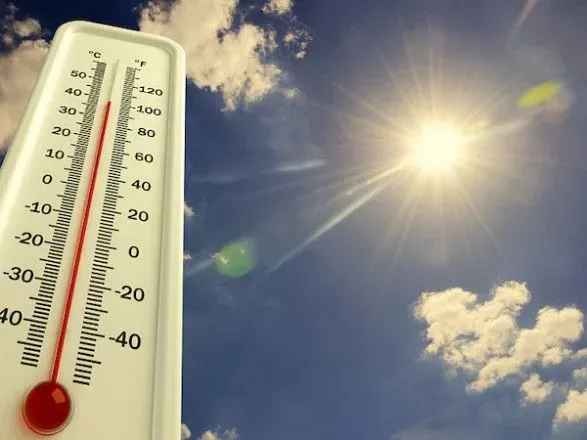 Спека досягне 40°: у яких регіонах України вдень краще не виходити на вулицю