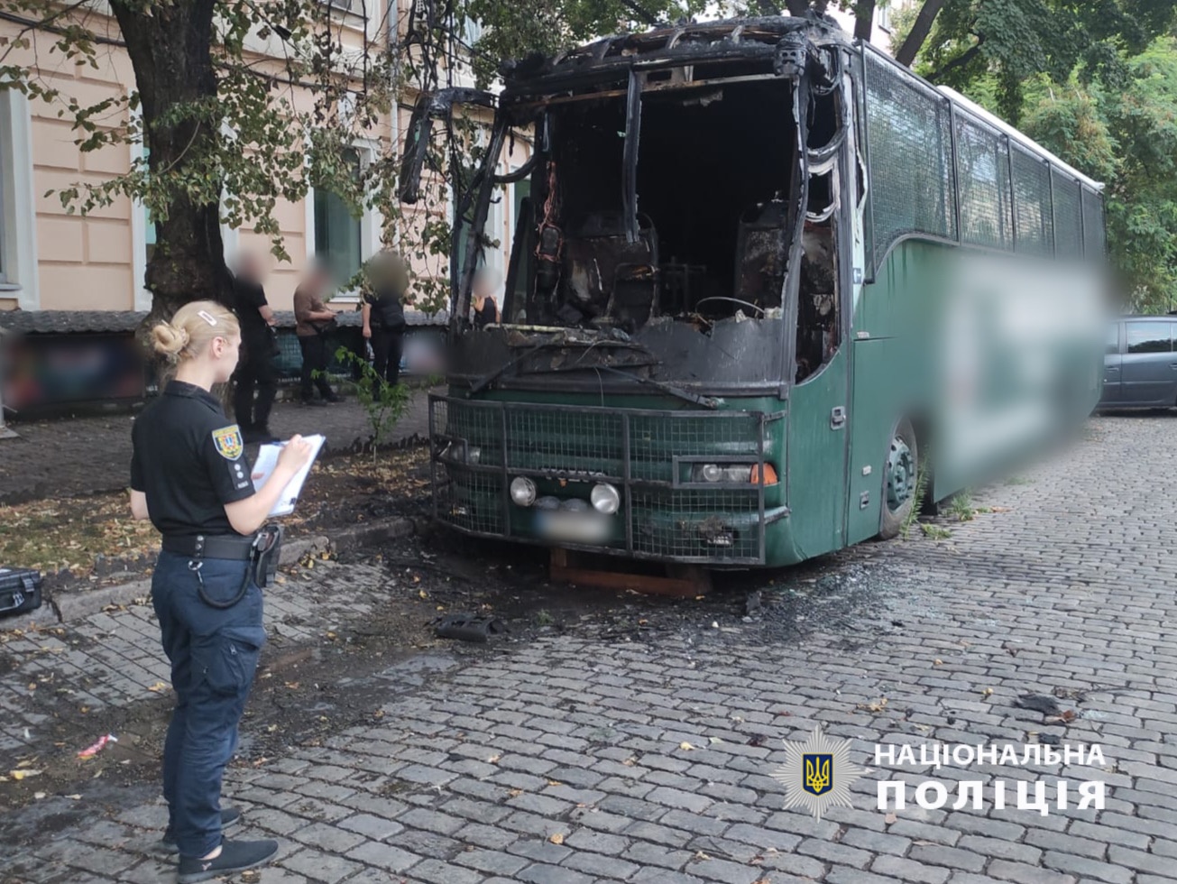 В Одесі чоловік підпалив автобус, вирішивши, що це транспорт ТЦК