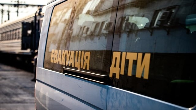 На Донеччині оголосили примусову евакуацію дітей