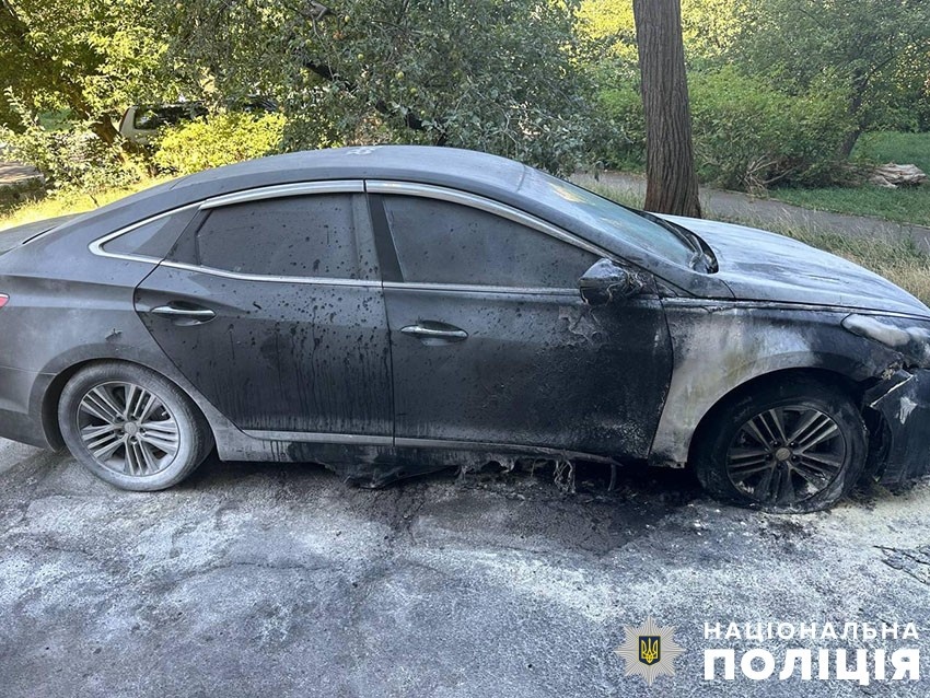 В Киеве подожгли очередной автомобиль: полиция задержала злоумышленников