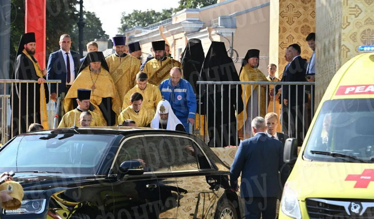 Голові РПЦ Кирилу після критики Заходу викликали "швидку"