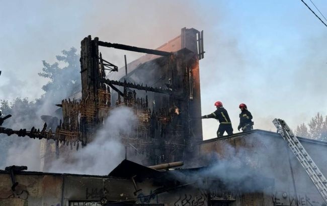 Во Львове подожгли кинотеатр, здание выгорело дотла