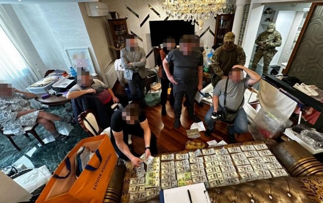 ГБР уличило в незаконном обогащении руководительницу областной МСЭК и ее сына