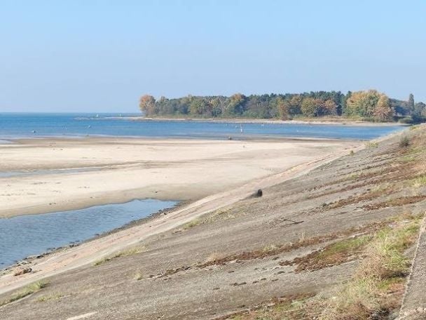 Київське море рекордно обміліло: куди поділася вода