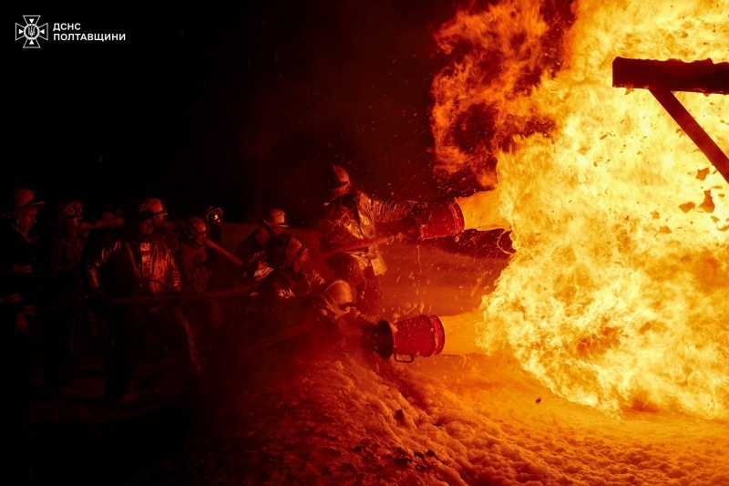 Пожежу на Полтавщині гасили понад 100 рятувальників