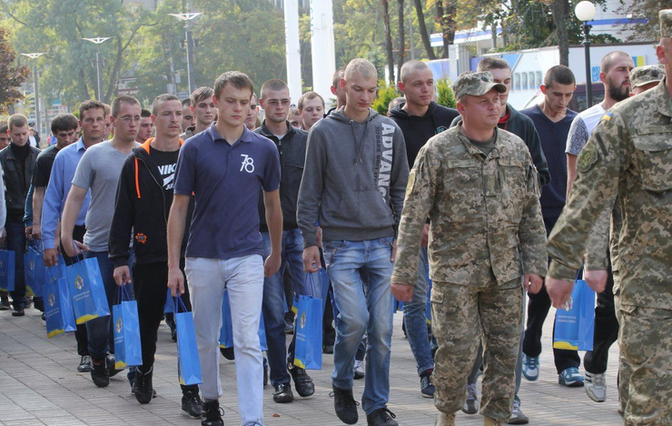 У Білому домі закликають Україну знизити мобілізаційний вік до 18 років, - Reuters