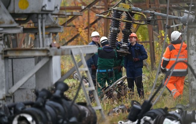 Полмиллиона абонентов остались без света во Львовской области