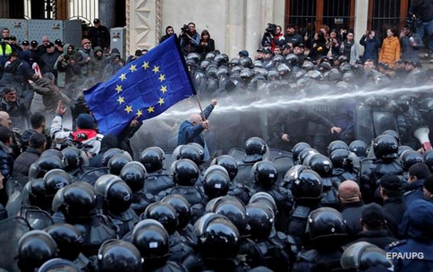 Влада Грузії прозвітувала про затримання майже півсотні протестувальників за ніч