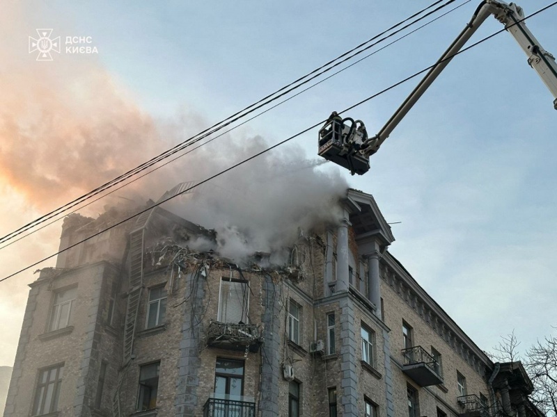 Киев в первый день нового года атаковали дроны, возникли пожары