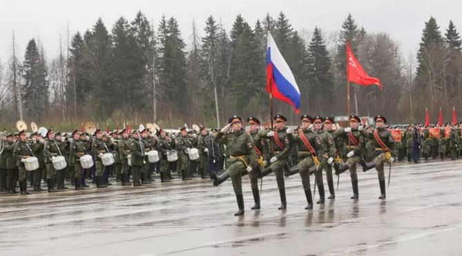 Військовий бюджет РФ перевищив витрати на оборону країн ЄС разом узятих, – FT