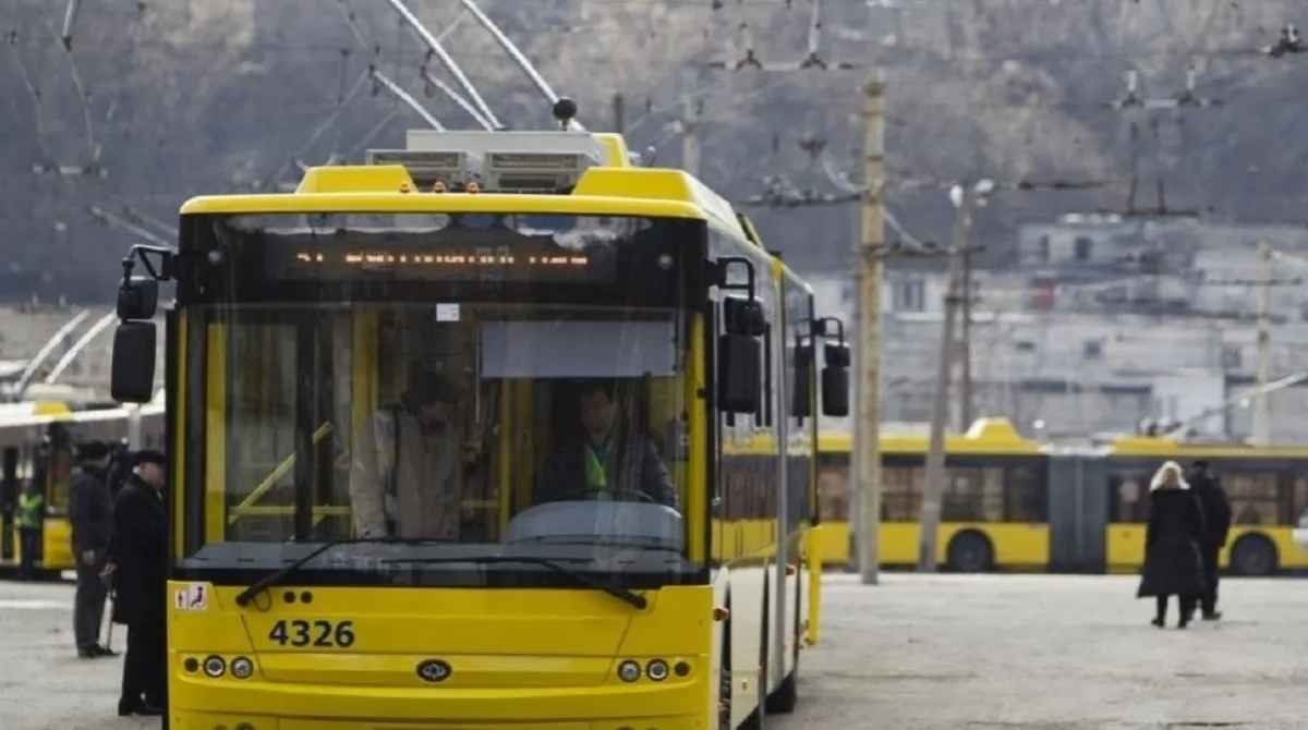 В Киеве изменят правила для общественного транспорта во время тревог