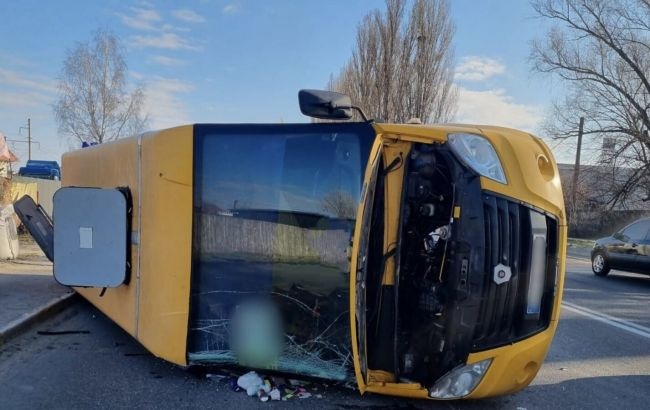 Під Києвом маршрутка потрапила у ДТП, постраждали п'ять пасажирів автобуса