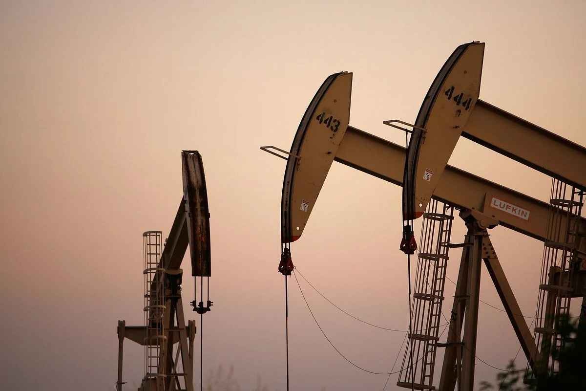 Ціни на нафту знизилися: ОПЕК+ має намір прискорити збільшення видобутку