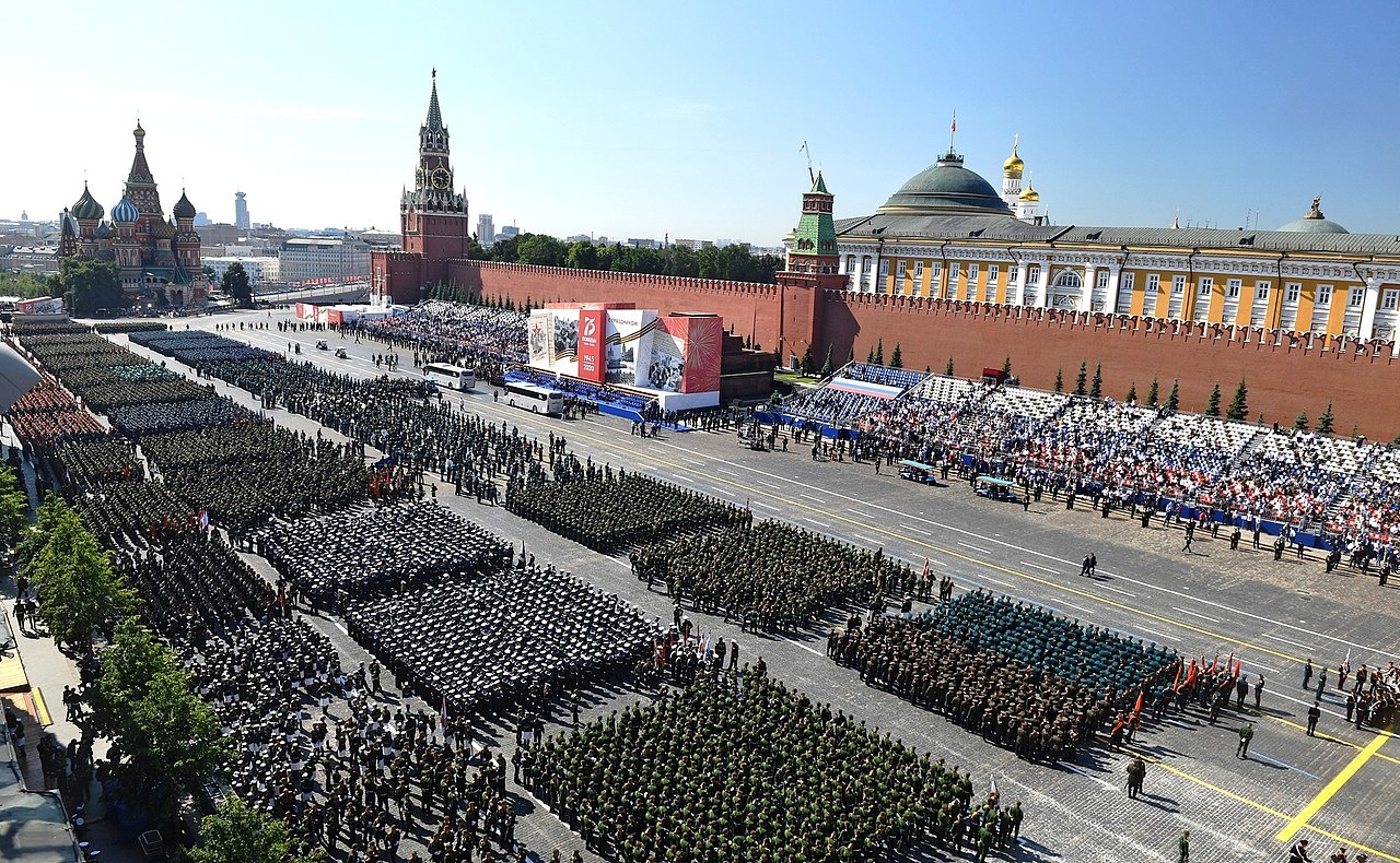 Нужно сделать все, чтобы парад в Москве прошел неудачно, - военный аналитик