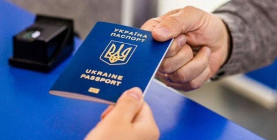 Конституция не запрещает депутатам иметь второе гражданство, - глава миграционной службы