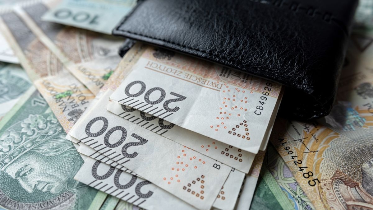 Заробітки українців у Польщі: на які виплати можна розраховувати