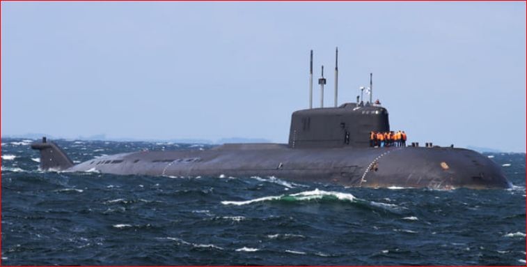 Повзає дном Ла-Манша: військові НАТО стежать за російським підводним човном