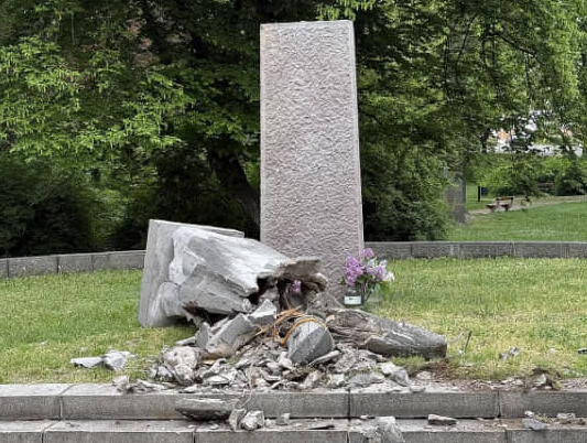 Глава МЗС Чехії поставив Росію на місце через Крим та пам'ятник "радянському солдату"