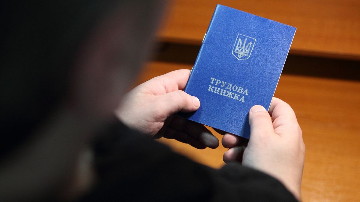 Стаж работы за рубежом будет засчитываться при назначении пенсии в Украине: Кабмин принял постановление