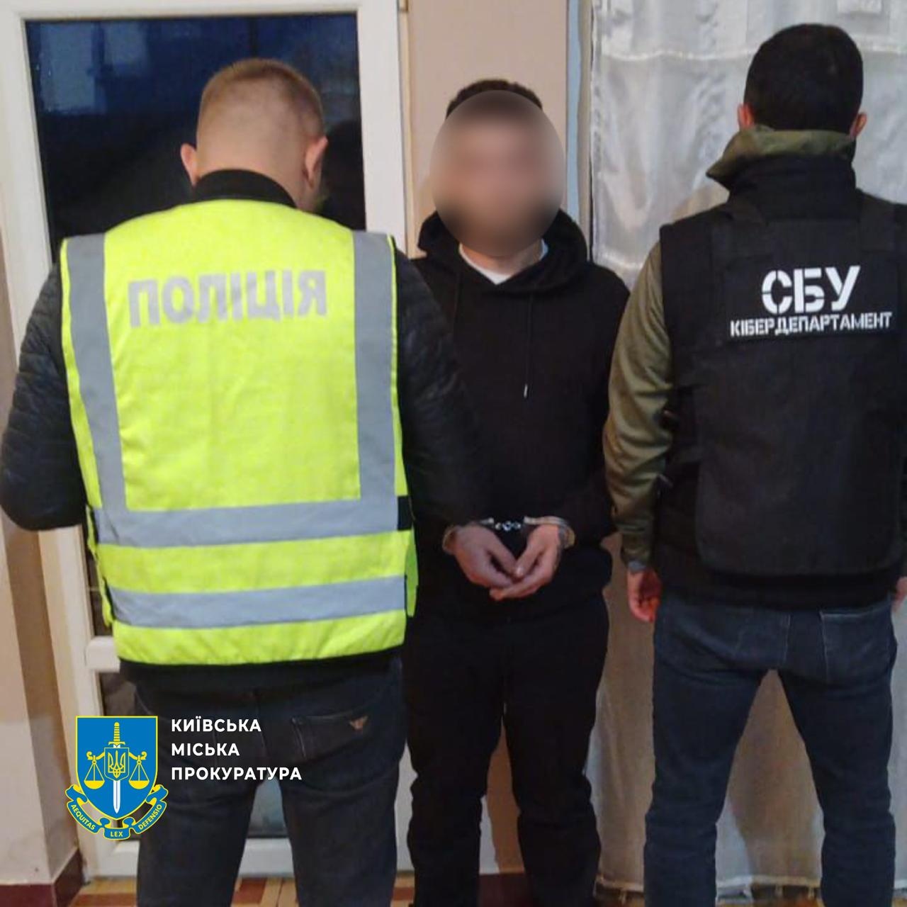 Працівники ДПСУ продавали інформацію з баз даних, до групи увійшли троє людей
