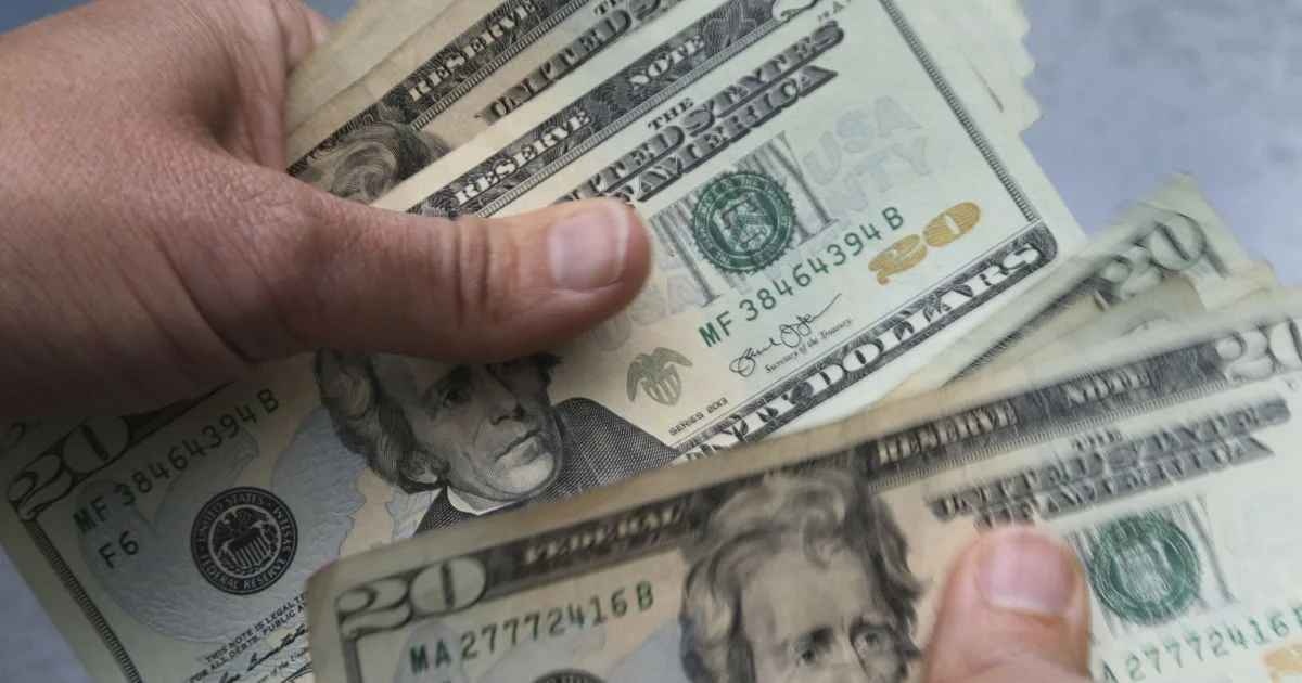 Обменники выставили новые курсы: что происходит с долларом