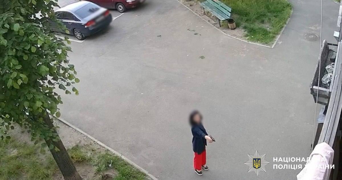 Поліція відреагувала на інцидент зі стріляниною біля житлового будинку у Києві