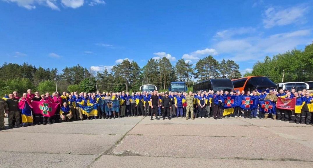 Україна повернула з полону майже 400 військових та цивільних