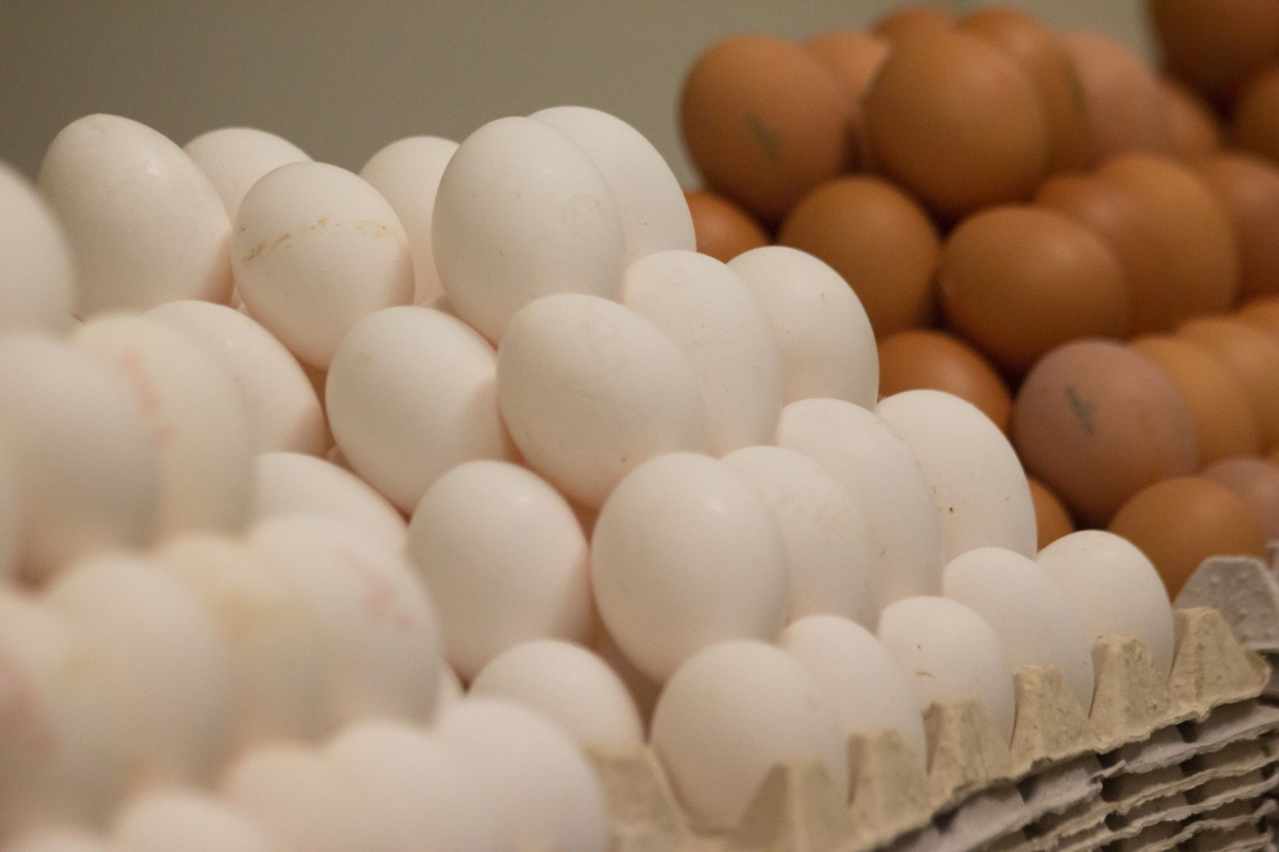 Цены на ряд продуктов в Украине упали: как снизилась стоимость яиц