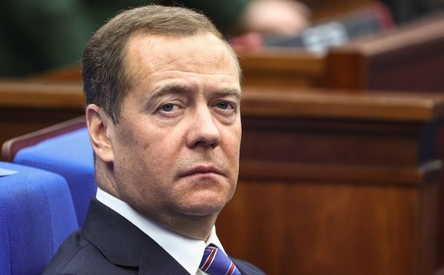 Медведєв після удару по авіабазах РФ пригрозив "неминучою відплатою" та вибухами