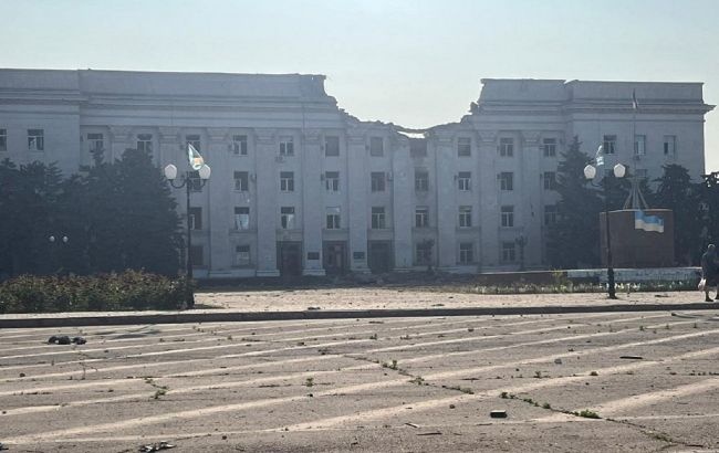 Враг разрушил КАБом здание Херсонской ОВА
