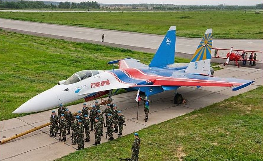 Повітряні сили збили російський винищувач Су-35