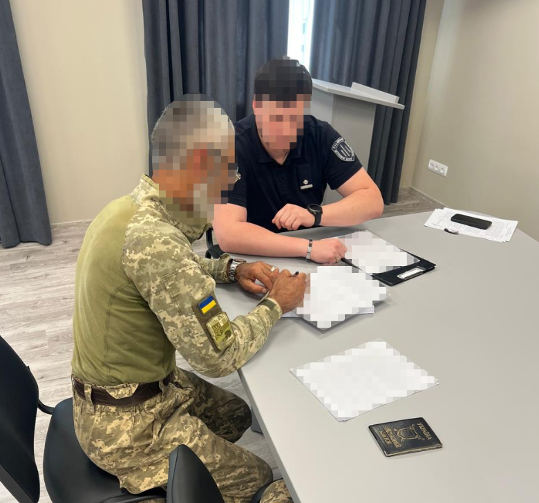 ДБР повідомило про підозру інструктору навчального взводу, який побив курсанта на полігоні